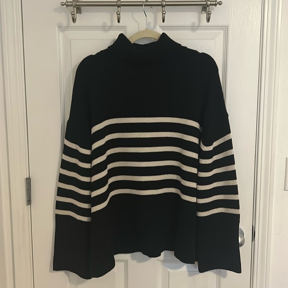 GAP 24/7 Split-Hem Turtleneck Sweater